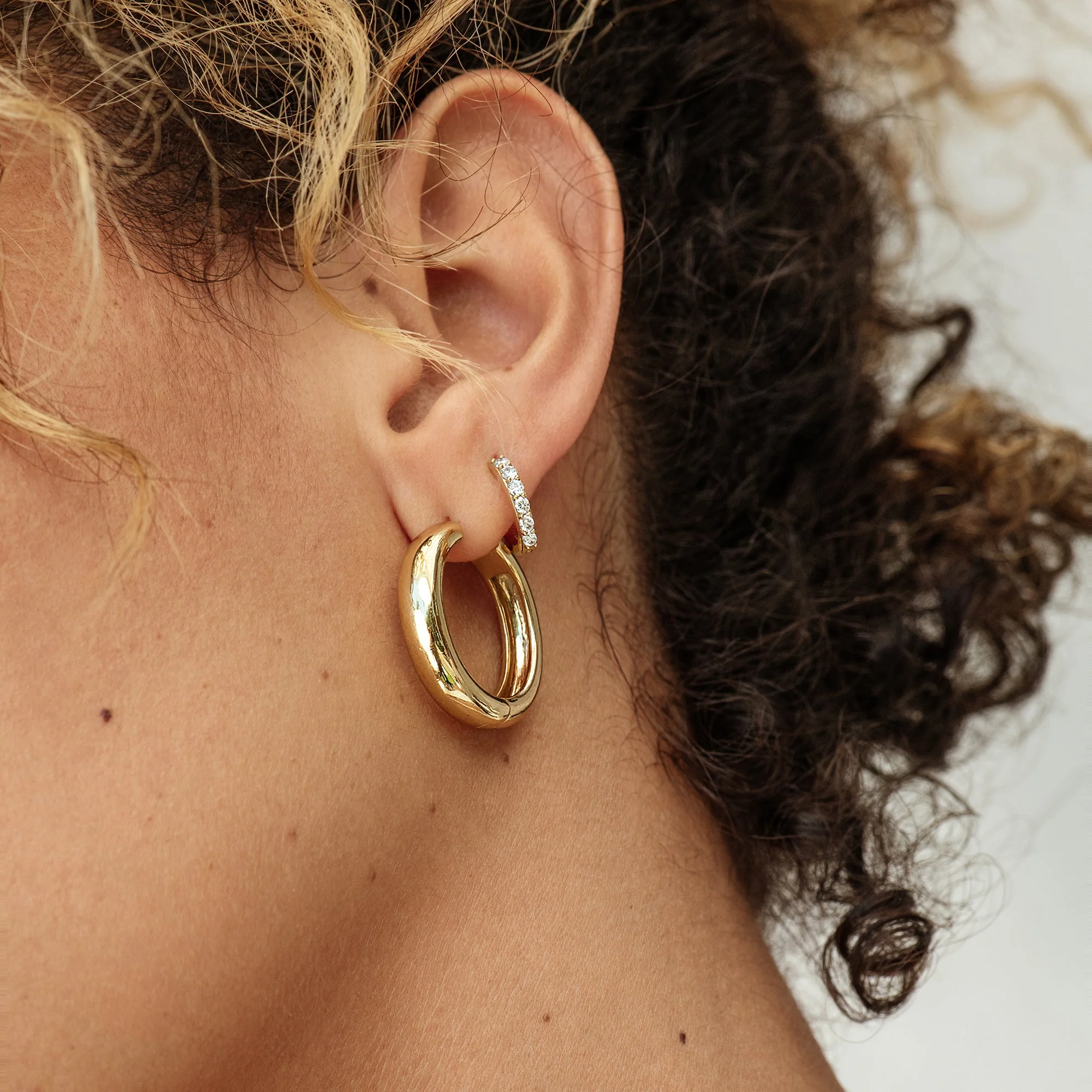 Medium Chunky Hinged Hoop Earrings - Image 16