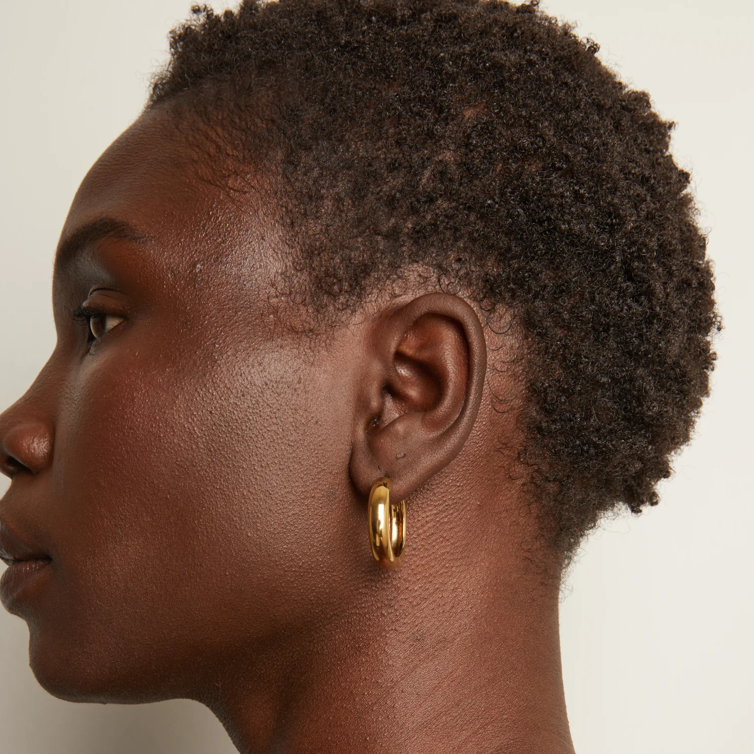 Medium Chunky Hinged Hoop Earrings - Image 24