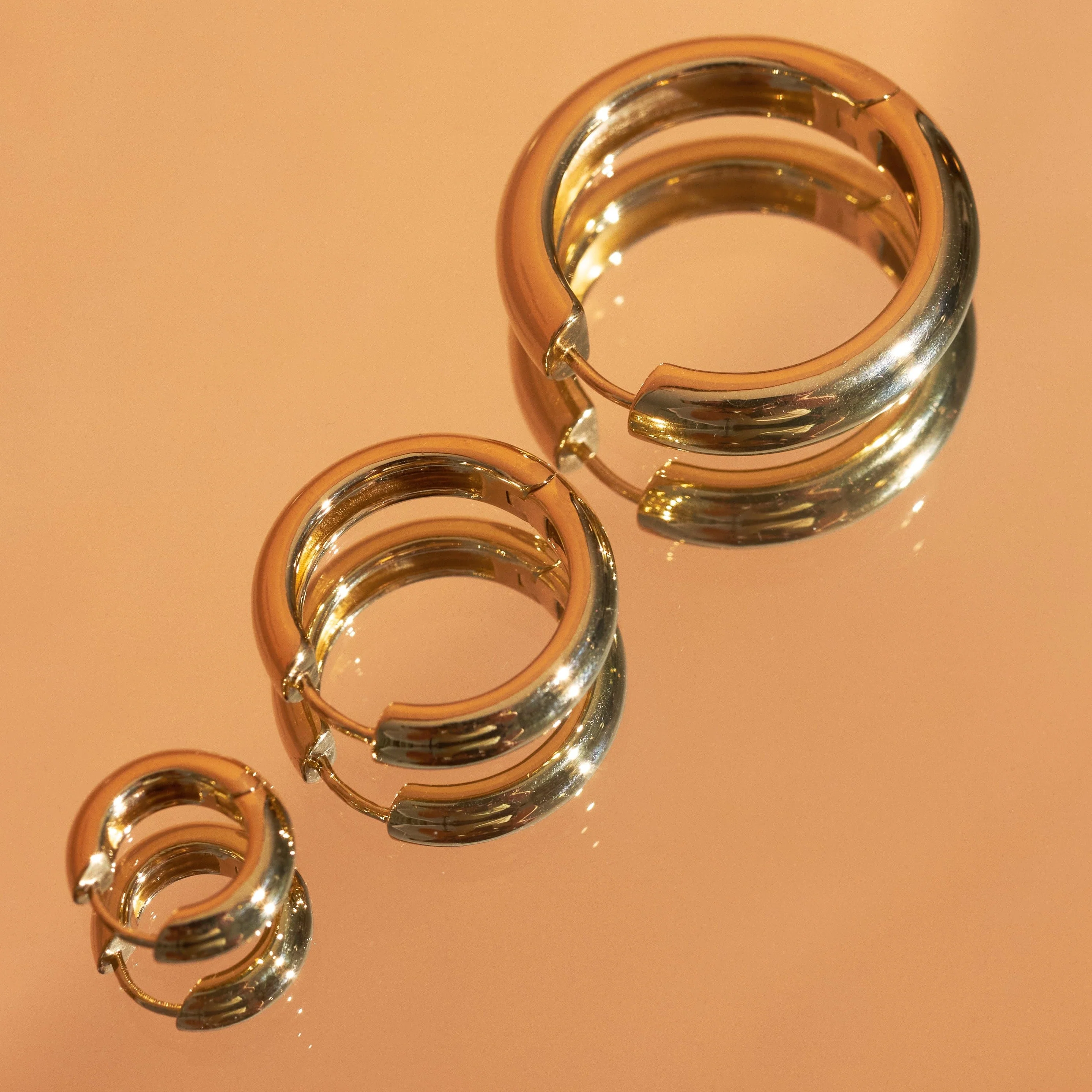 Medium Chunky Hinged Hoop Earrings - Image 9